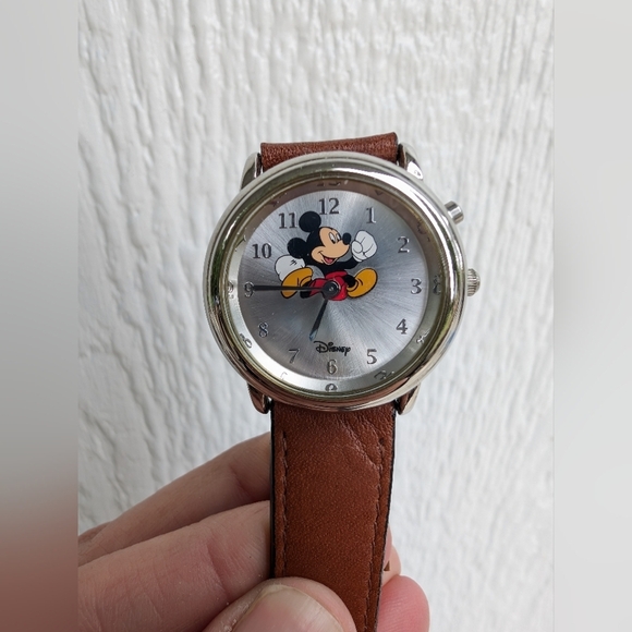 Vintage Retired SII Running Feet Musical Mickey Mouse Watch Water Resistant - Picture 1 of 8